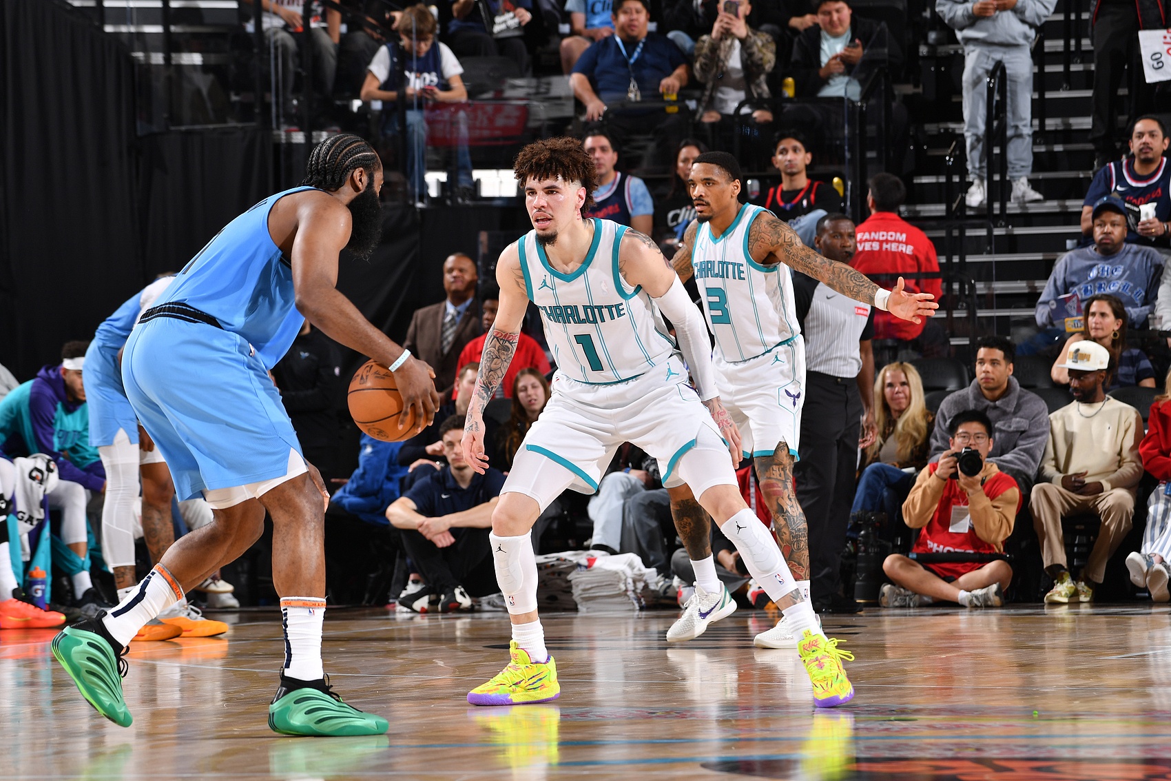 鲸鱼直播-快船VS黄蜂首发出炉：哈登、伦纳德、科林斯、祖巴茨、邓恩