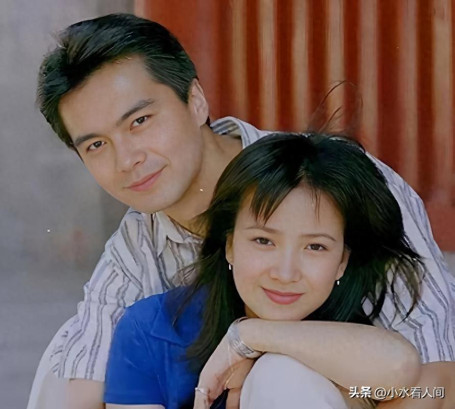 何晴去世30天，许亚军终于发声，连续两次“示爱”，才知他多体面