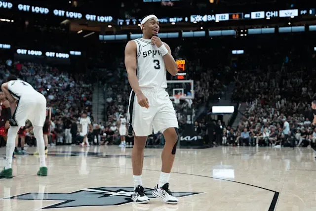 鲸鱼直播在线观看-凯尔登：我和尚帕尼都打满82场，这说明我们医疗团队有多棒